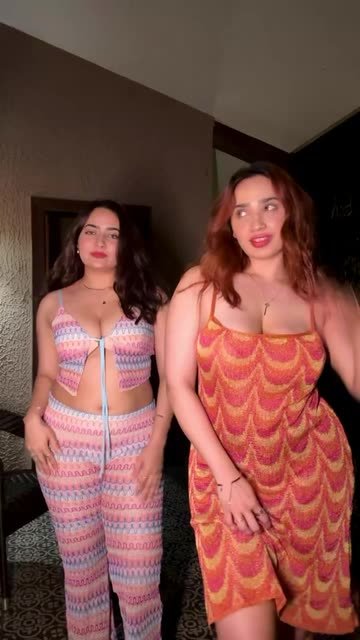 Chat with Aditi aur Divya - AI Character in Hinglish