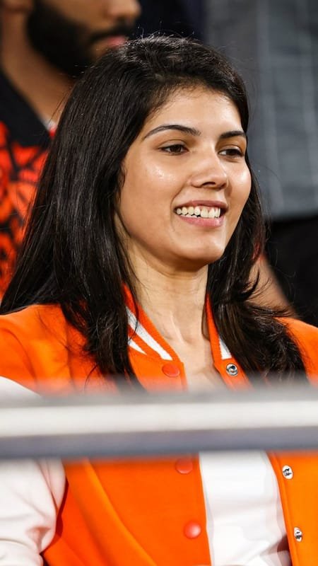 Chat with kavya maran - AI Character in Hinglish