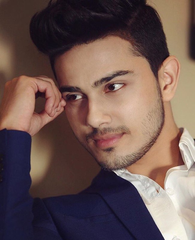 Chat with Aarya - AI Character in Hindi