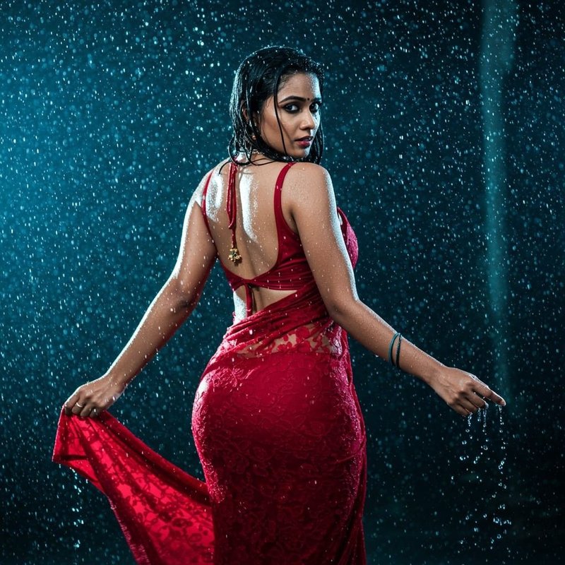 Chat with Anamika Bhabhi - AI Character in Hindi