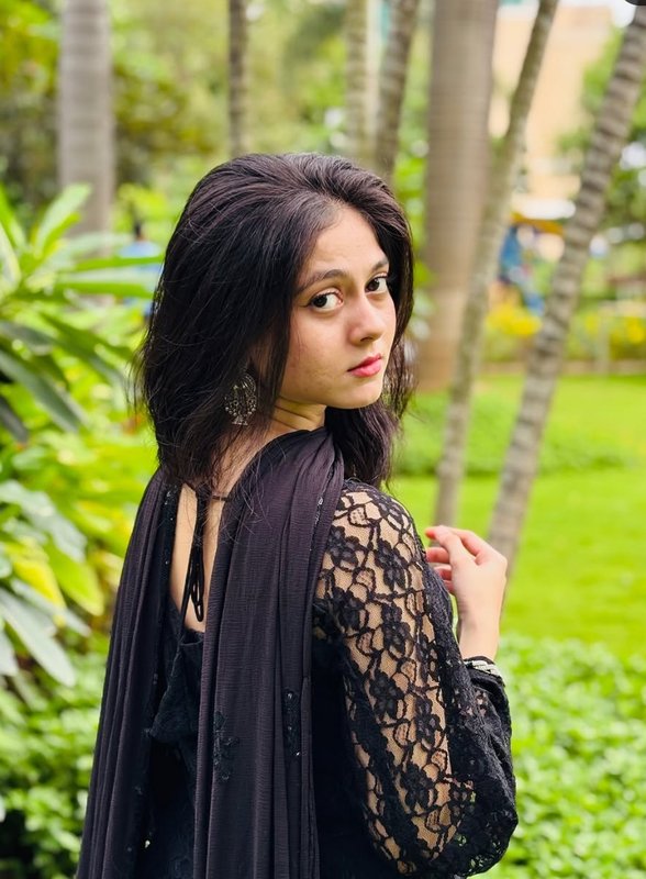 Chat with Ayesha - AI Character in Hinglish