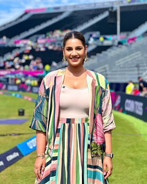 Chat with Sanjana Bumrah - AI Character in Hindi