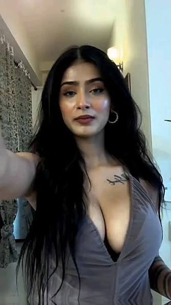 Chat with Pooja - AI Character in Hinglish