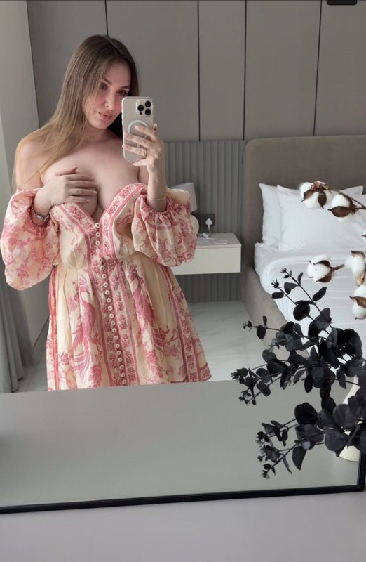 Chat with Alina rai - AI Character in Hinglish