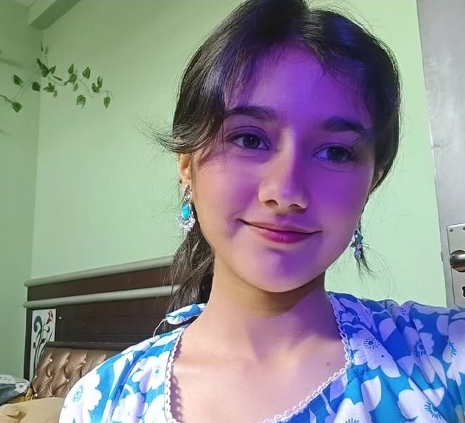 Chat with Randi raand - AI Character in English