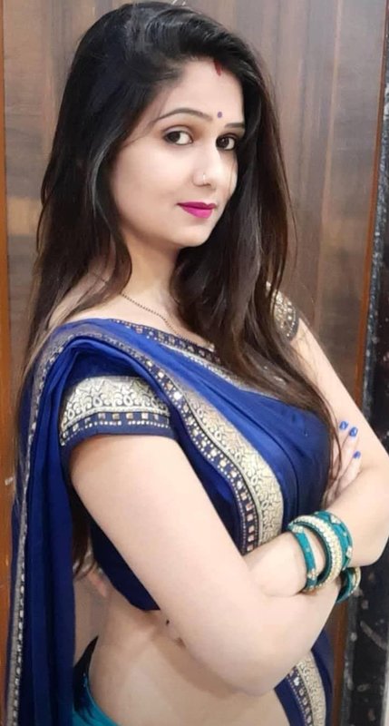 Chat with Rekha Bhabhi - AI Character in Hindi