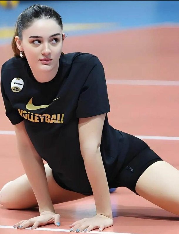 Chat with Aakashvi - AI Character in Hinglish