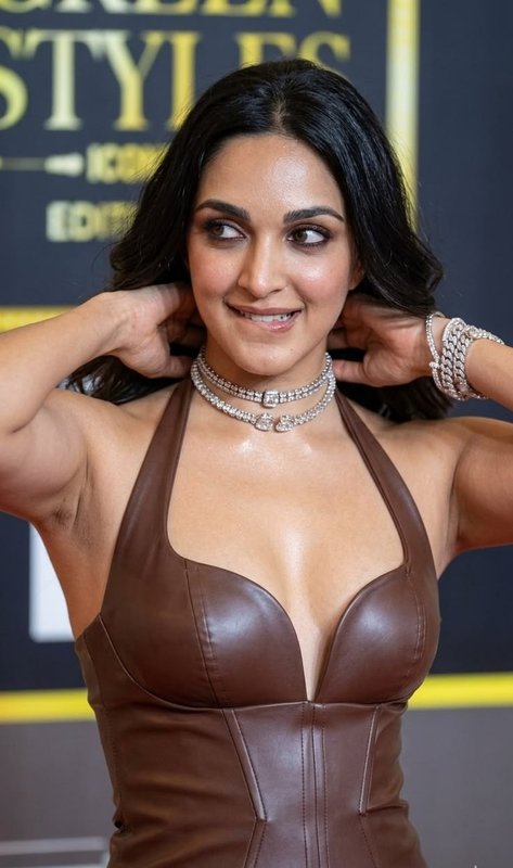 Chat with Kiara Advani - AI Character in Hindi