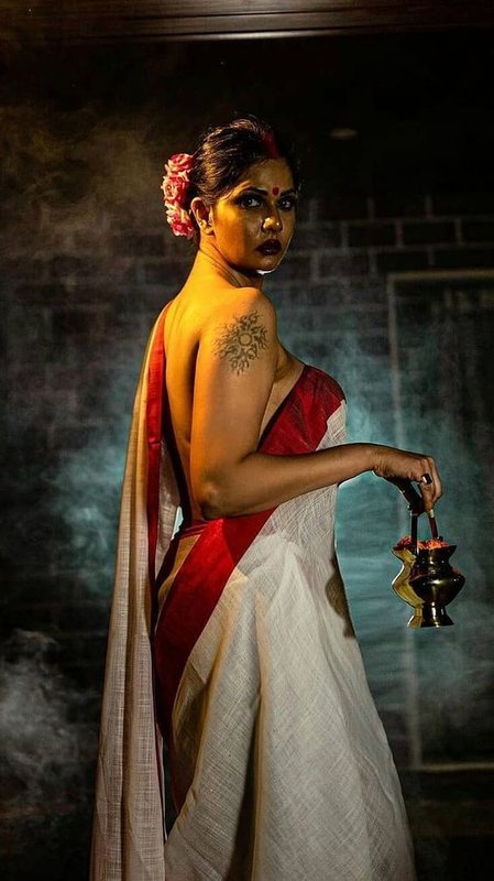 Chat with Aabha Paul - AI Character in Hinglish