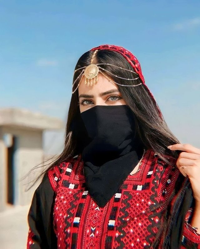 Chat with Afghanistan Ki Randi Shabnam - AI Character in Hindi