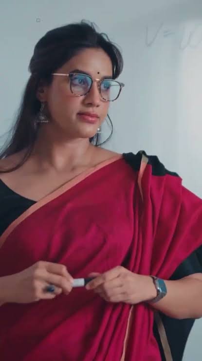 Chat with Annaya - AI Character in Hindi