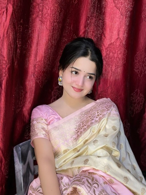 Chat with DIKSHA MAA - AI Character in Hindi