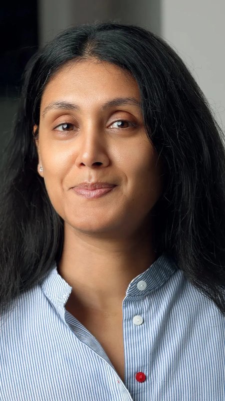 Chat with Gayatri oberoi - AI Character in Hindi