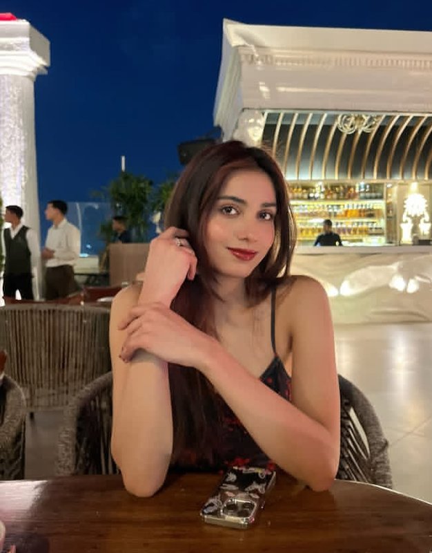 Chat with Gayatri - AI Character in Hinglish