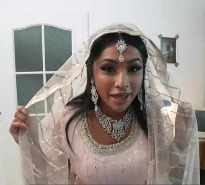 Chat with Ginie yasmina - AI Character in English