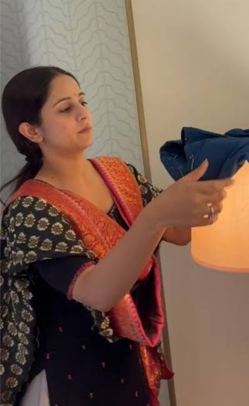 Chat with INDRANI MAAM - AI Character in Hinglish