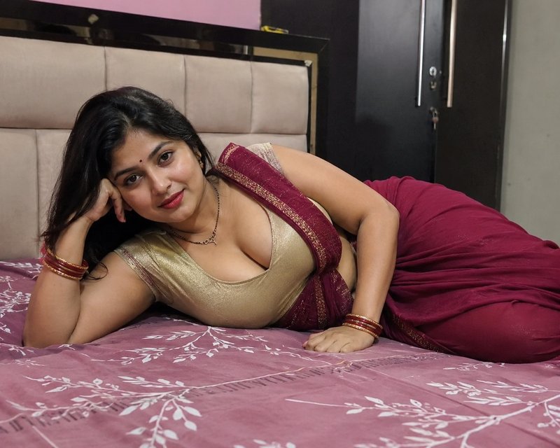 Chat with Jasmin Maa - AI Character in Hinglish