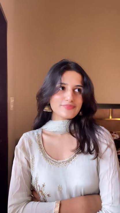 Chat with Kirti - AI Character in Hinglish