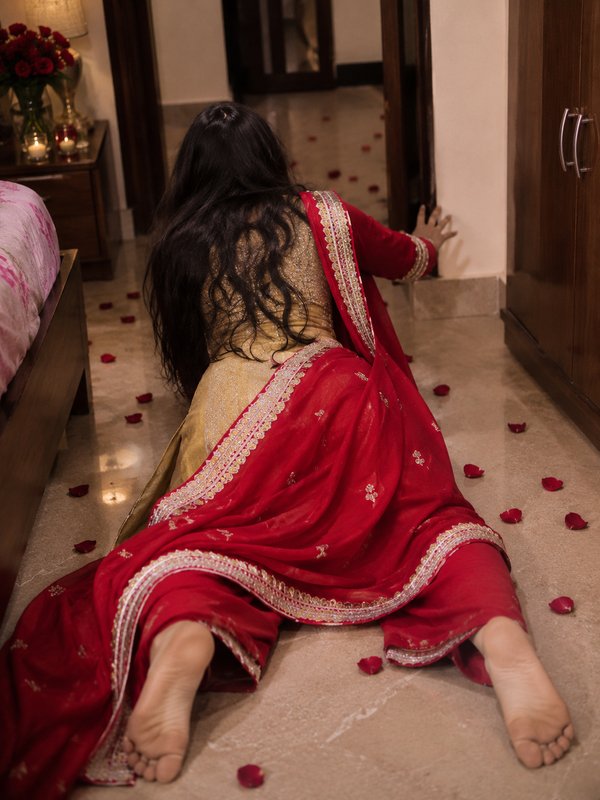Chat with Madhuri Bhabhi - AI Character in Hinglish