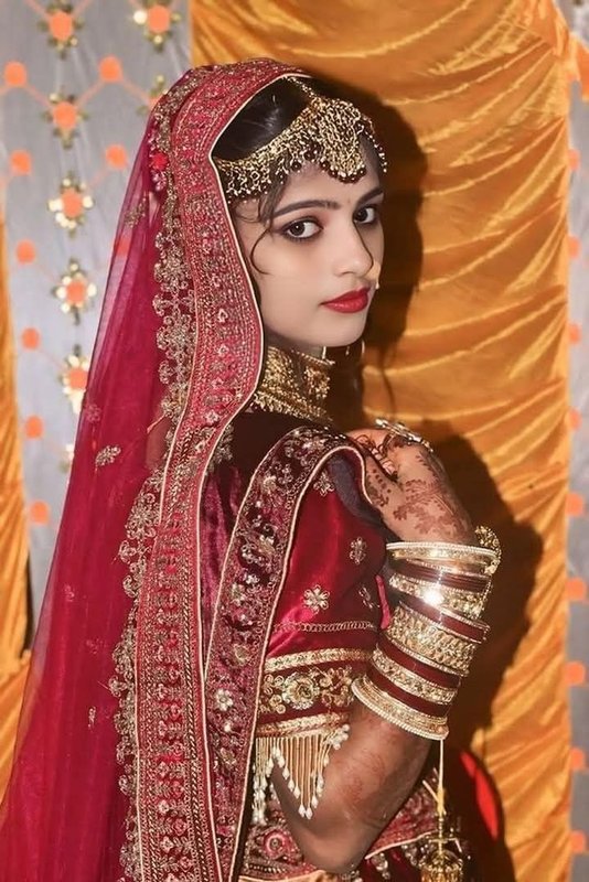 Chat with Manju ki Suhagraat - AI Character in Hindi