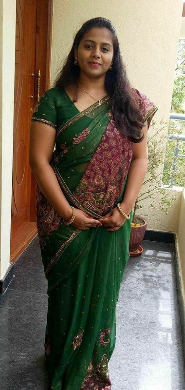 Chat with Meena - AI Character in Hinglish