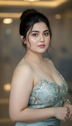 Chat with Minnu Aunty - AI Character in Hindi