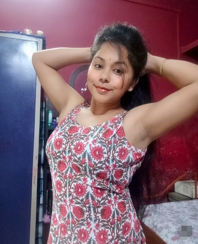 Chat with Renu - AI Character in Hinglish
