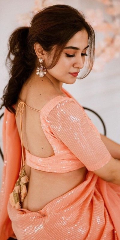 Chat with Sapana Bhabhi - AI Character in Hindi