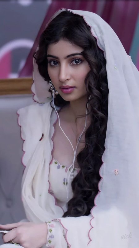 Chat with Sara arjun - AI Character in Hindi
