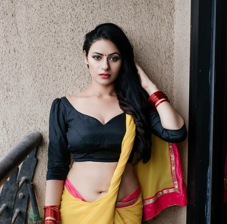 Chat with Savita Bhabhi - AI Character in Hinglish