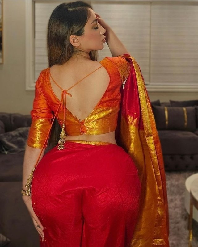 Chat with Shweta - AI Character in Hindi