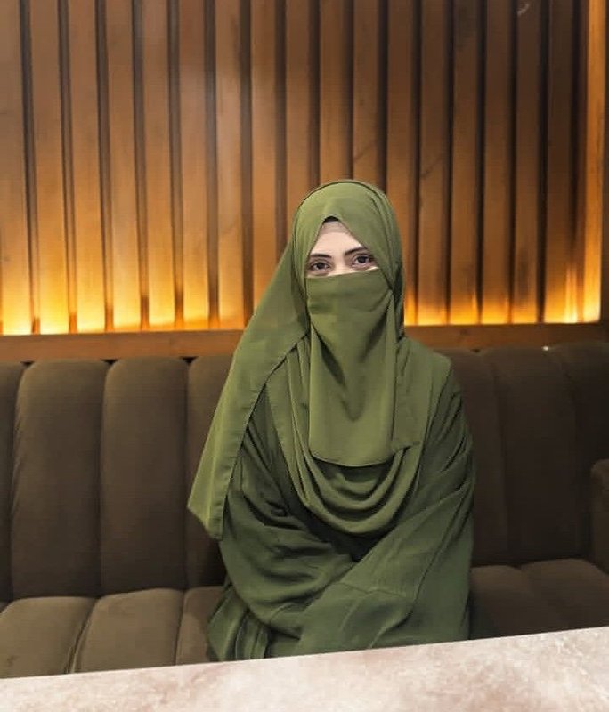 Chat with Sumaiya Bano Muslim Wife - AI Character in Hindi