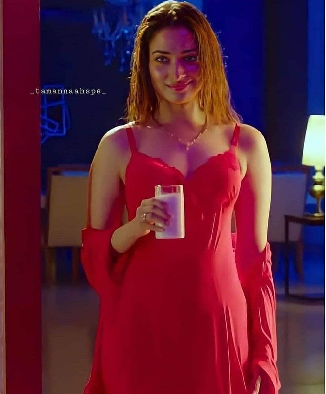 Chat with Tamanna mom - AI Character in Hinglish